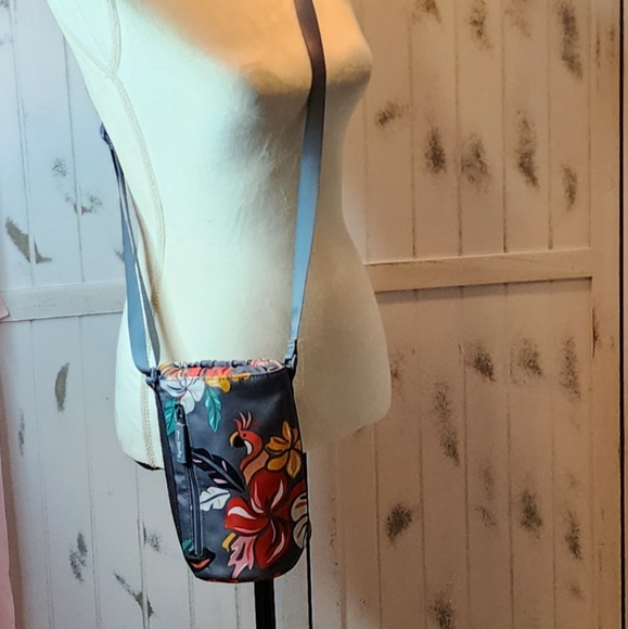 🏷 CLEARANCE! ! Vera Bradley Crossbody Water Bottle Caddy - Picture 1 of 8